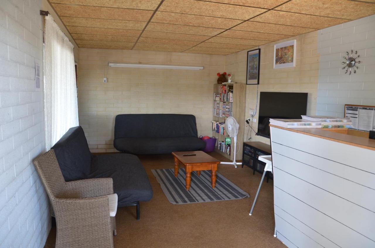 Glossop Motel Winkie エクステリア 写真